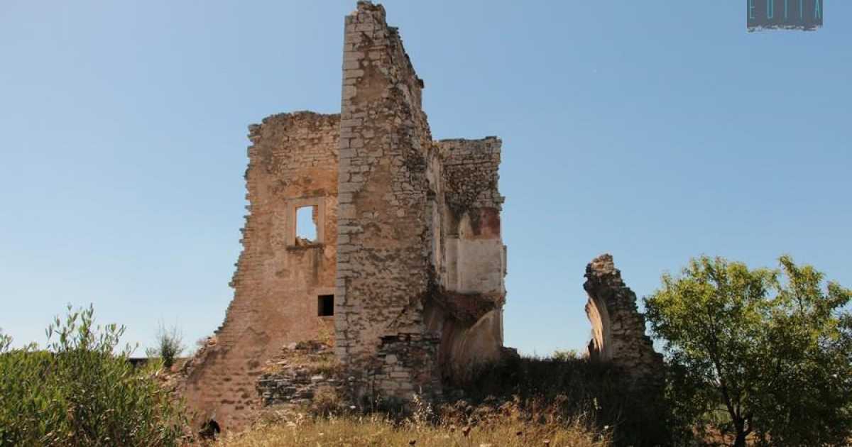 Molfetta, tra i capannoni della zona industriale svetta una torre dell'XI secolo
